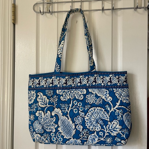 Vera Bradley blue paisley tote in Blue lagoon retired pattern, preowned - Picture 1 of 7